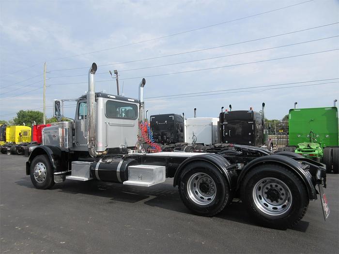 Used 2015 PETERBILT 389