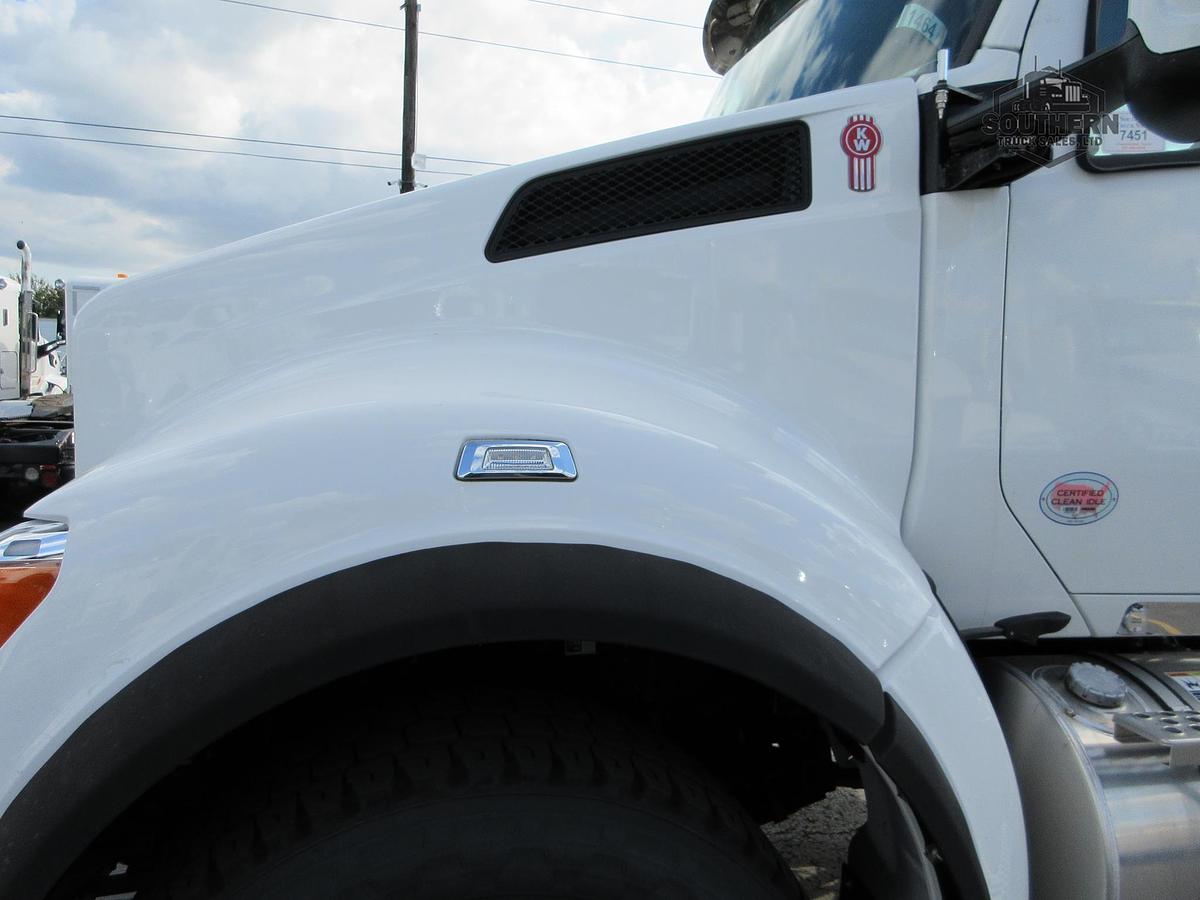 2025 KENWORTH T880