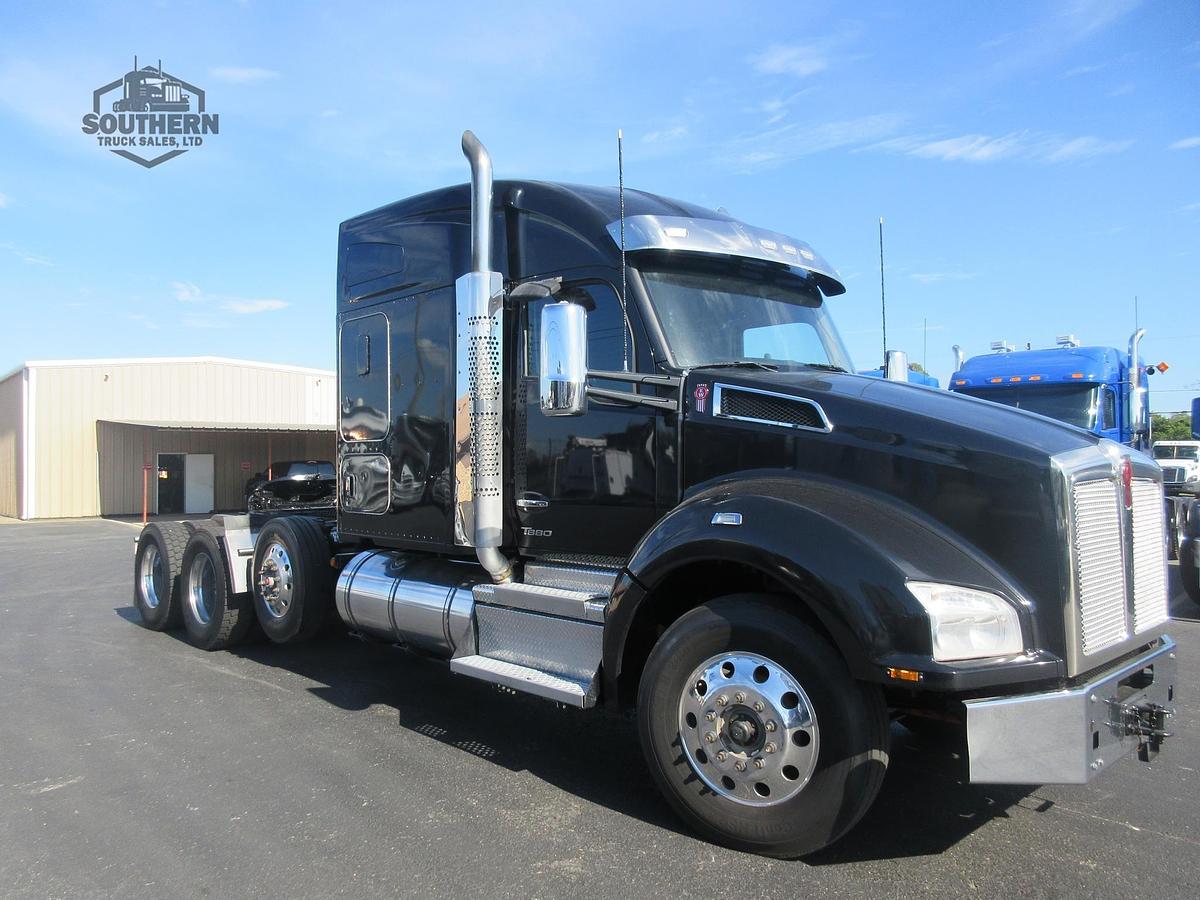 Used 2023 KENWORTH T880