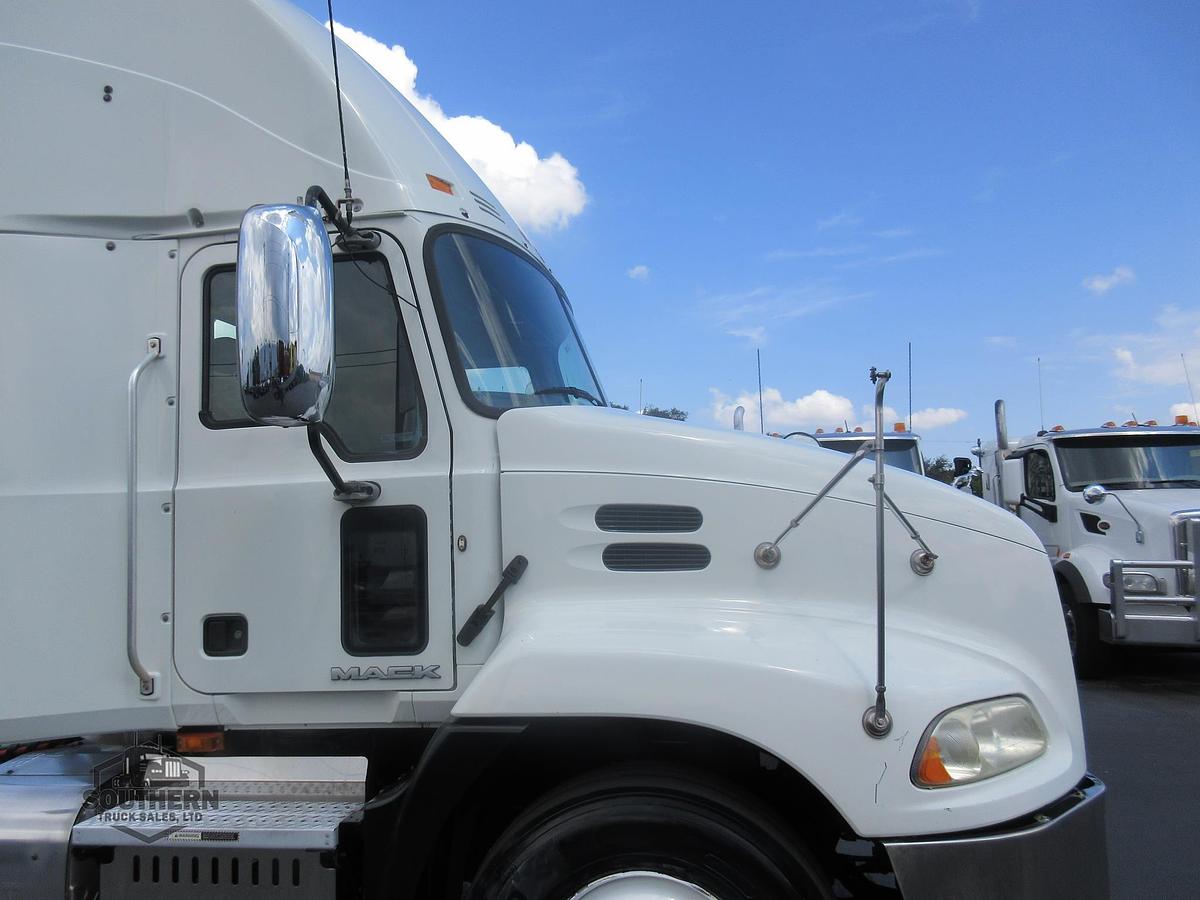 Used 2014 MACK PINNACLE CXU613