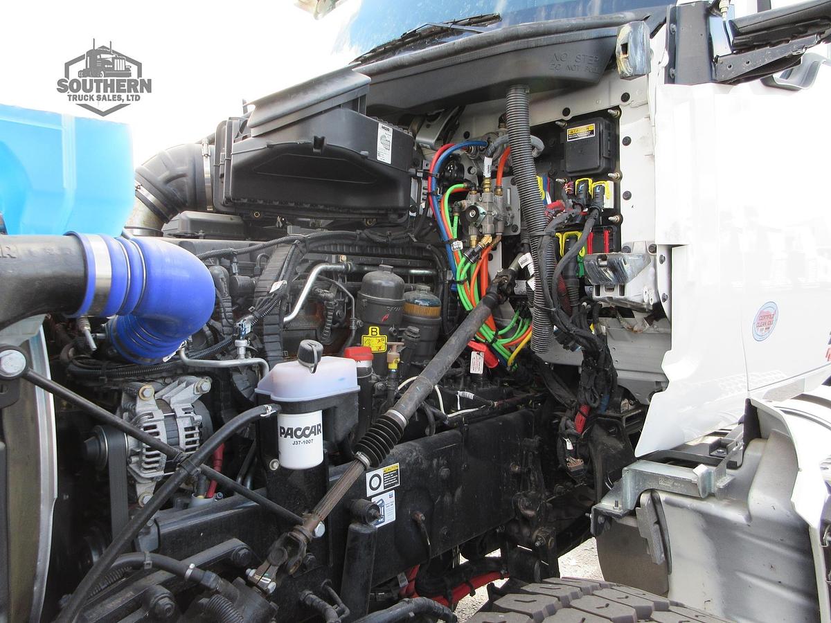 2025 KENWORTH T880