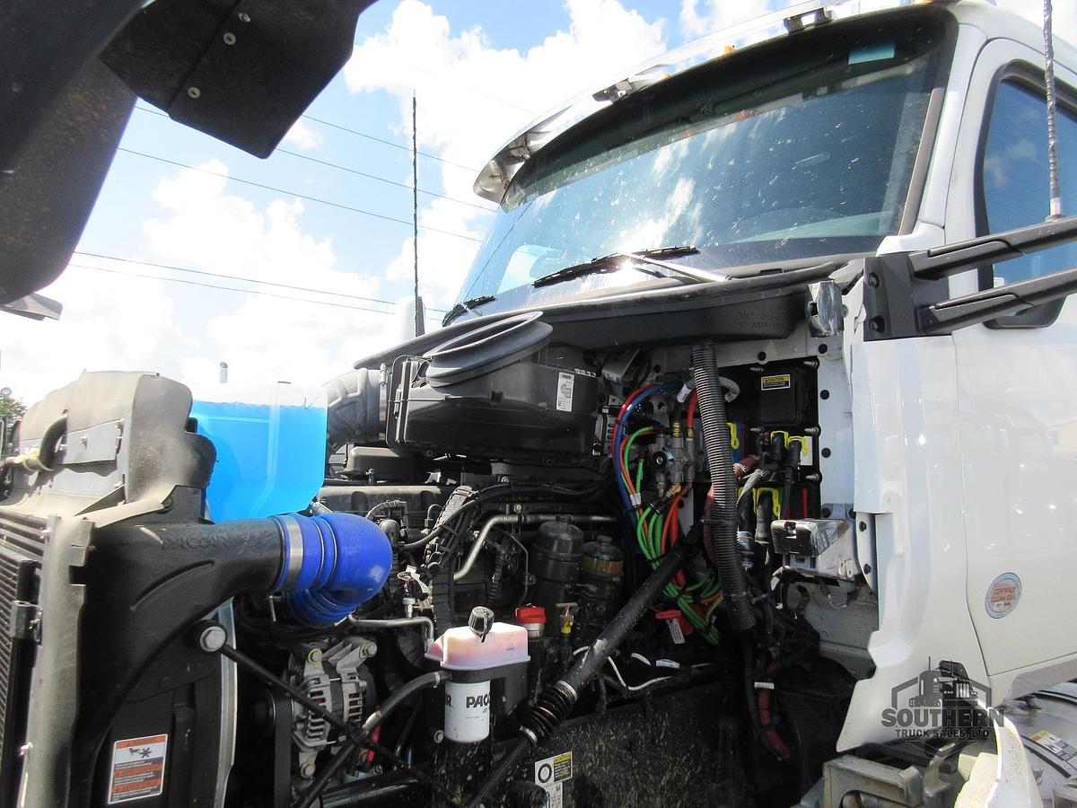 2025 KENWORTH T880