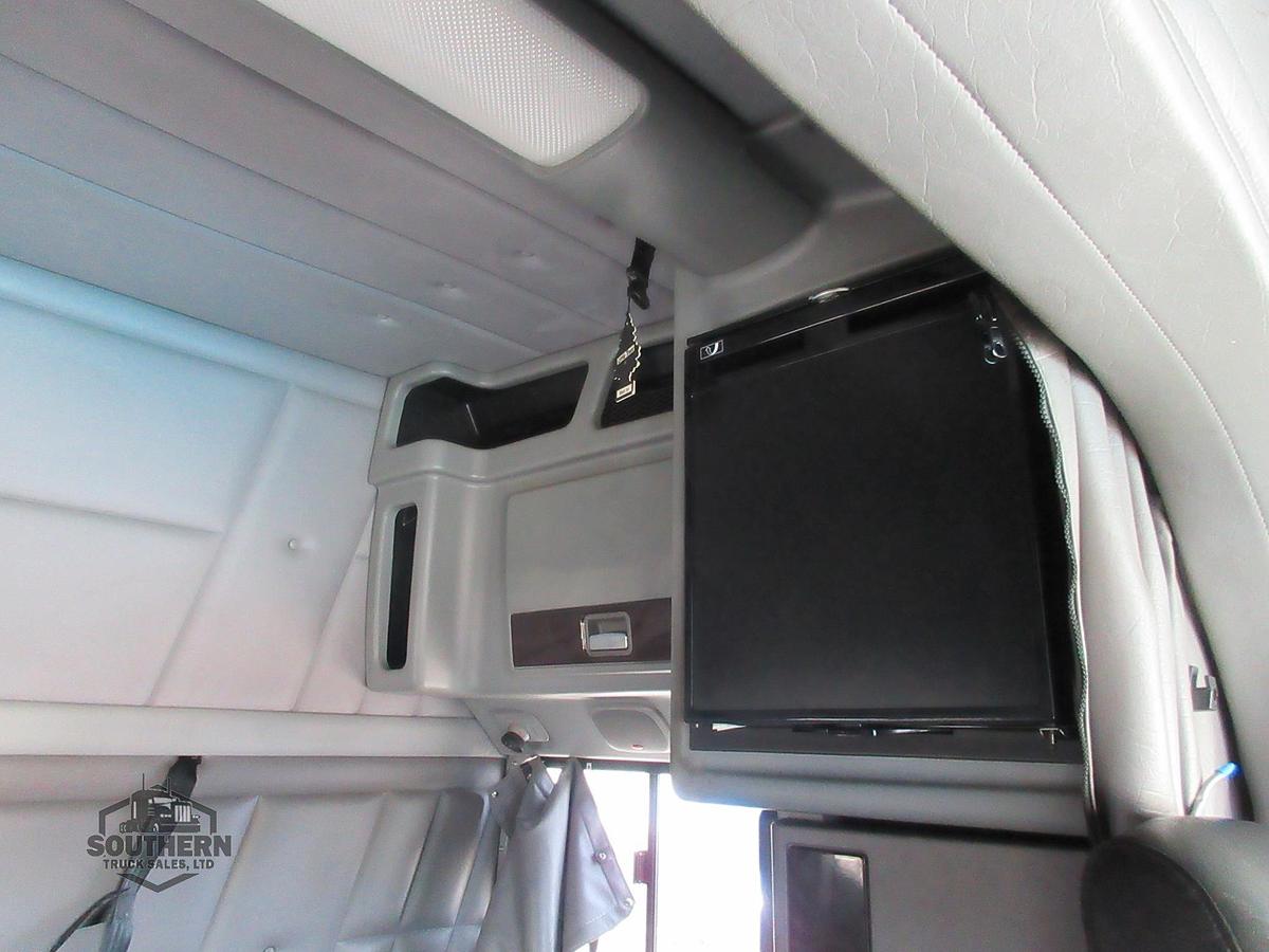 Used 2022 PETERBILT 389