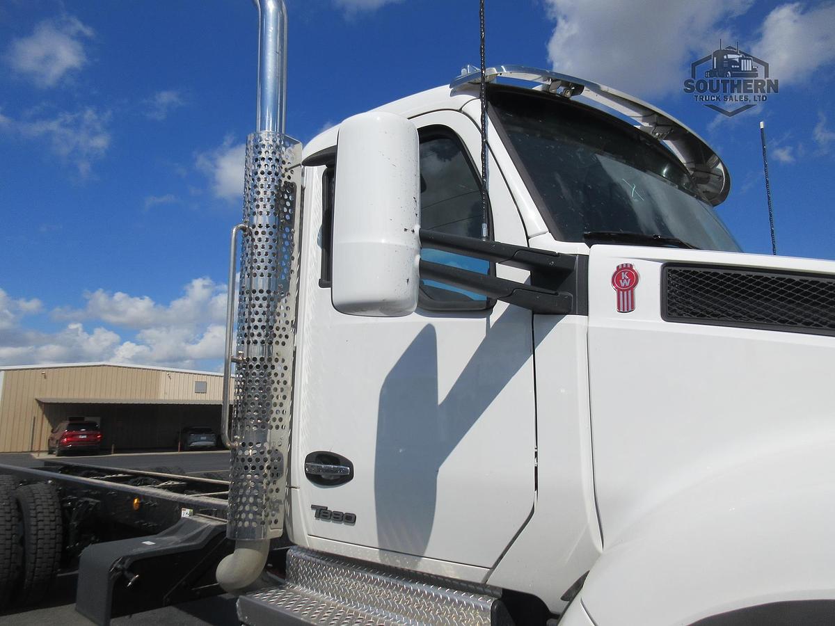 2025 KENWORTH T880