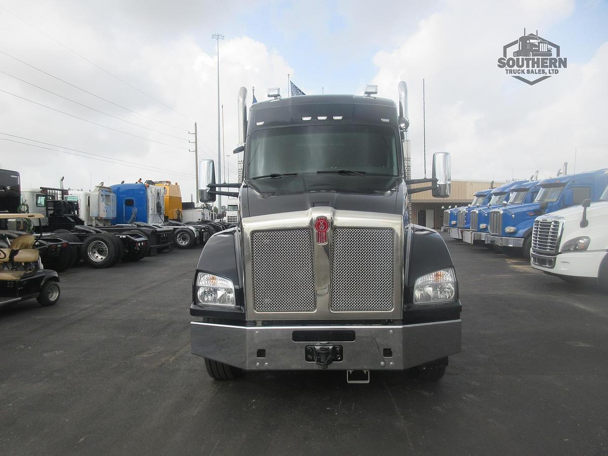 Used 2023 KENWORTH T880