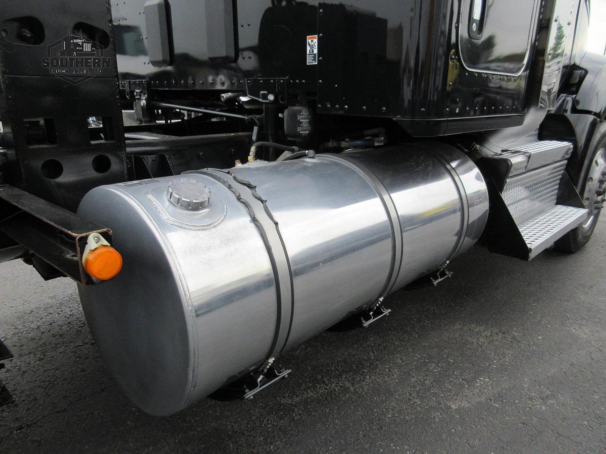 Used 2023 KENWORTH T880