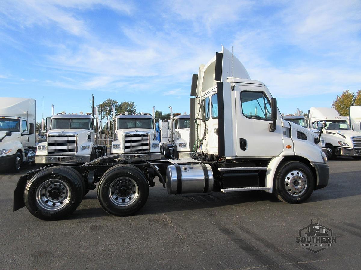 Used 2018 FREIGHTLINER CASCADIA 113