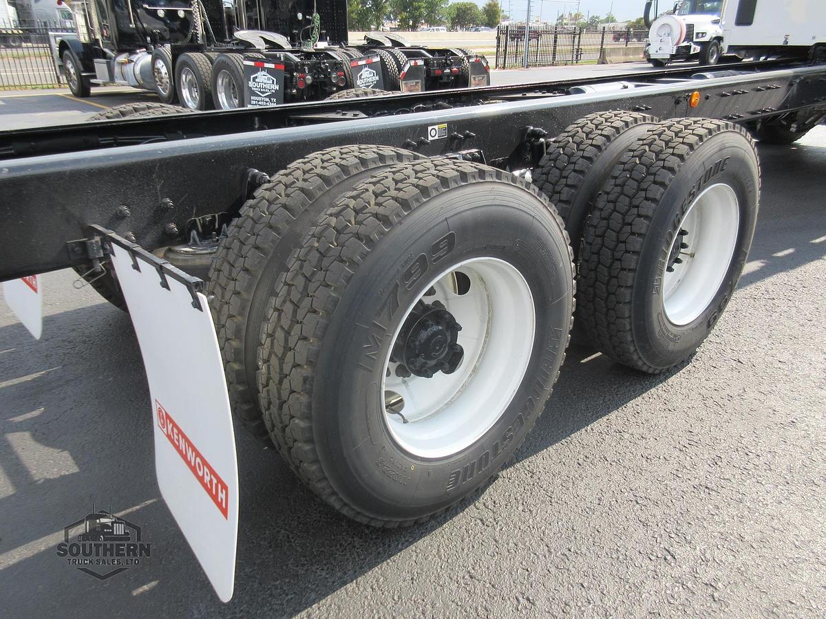 2024 KENWORTH T880