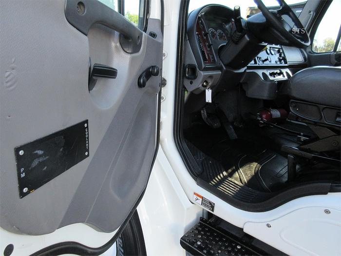 Used 2017 FREIGHTLINER BUSINESS CLASS M2 106