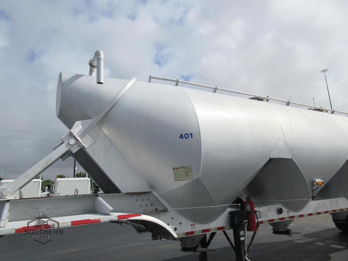 Used 2010 VANTAGE Tandem Axle