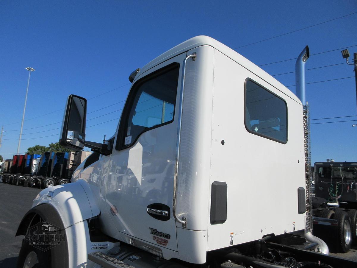2025 KENWORTH T880