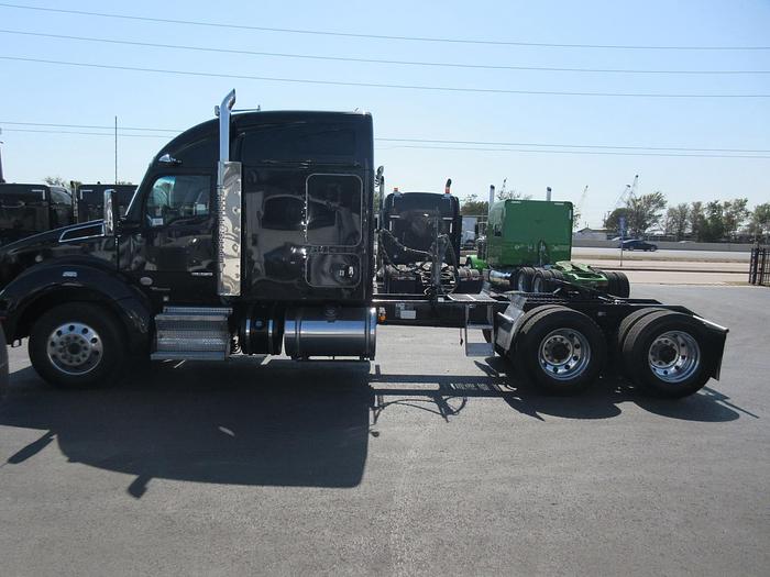 Used 2021 KENWORTH T880