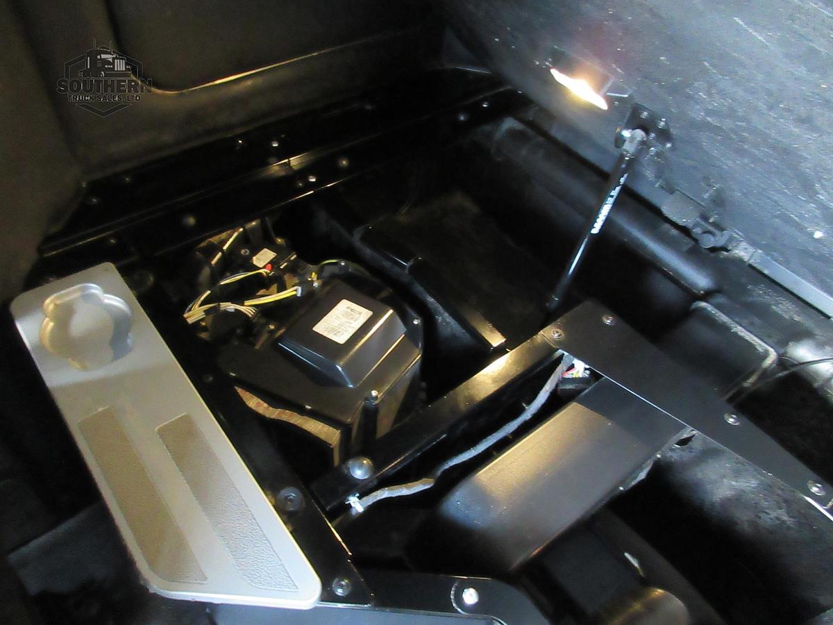 Used 2023 KENWORTH T880