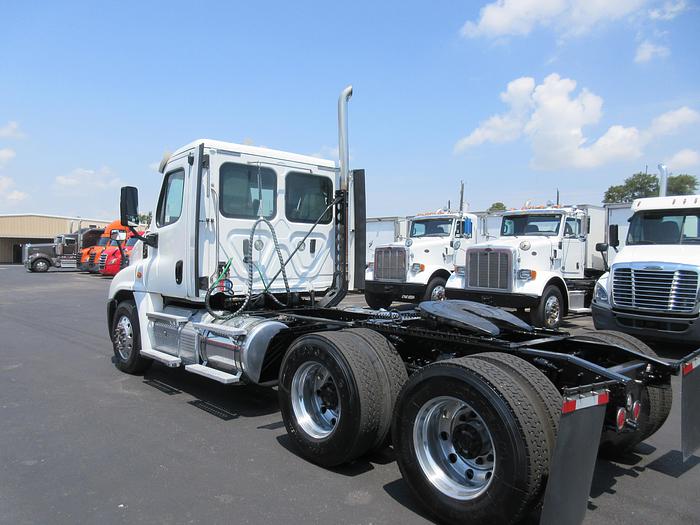 Used 2019 FREIGHTLINER CASCADIA 125