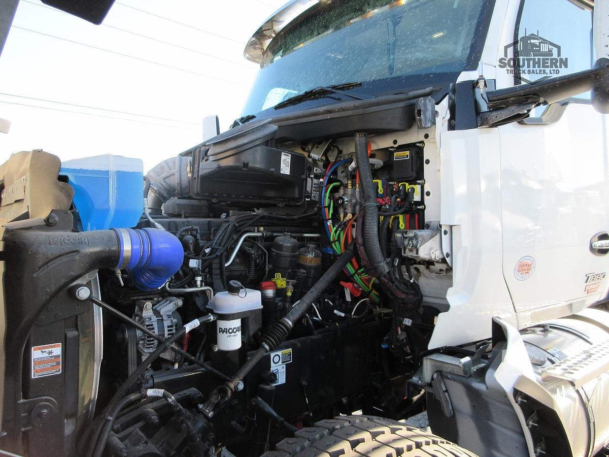 2025 KENWORTH T880