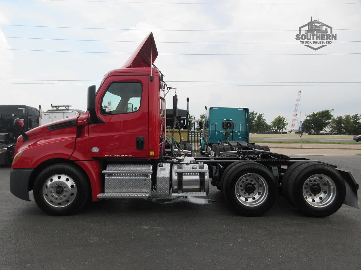 Used 2019 FREIGHTLINER CASCADIA 126