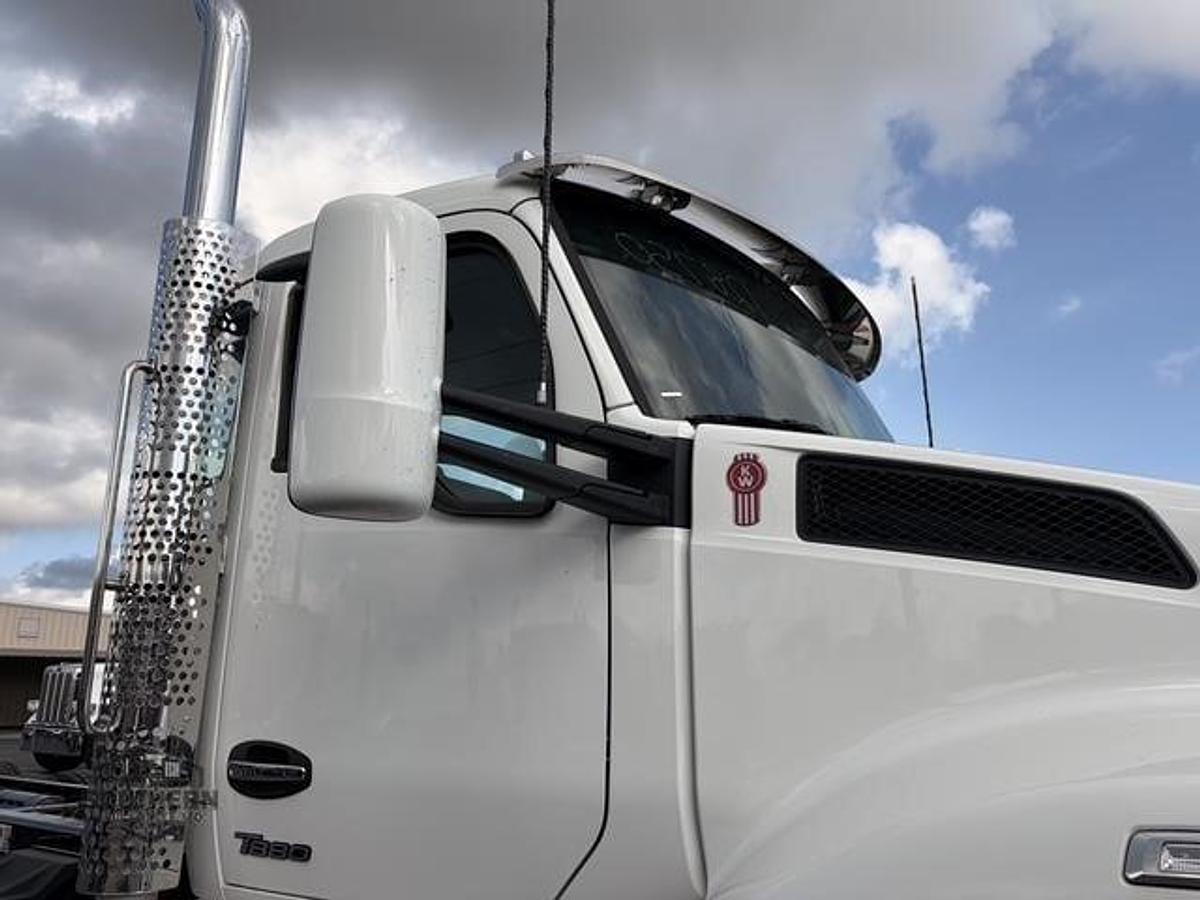 Used 2025 KENWORTH T880