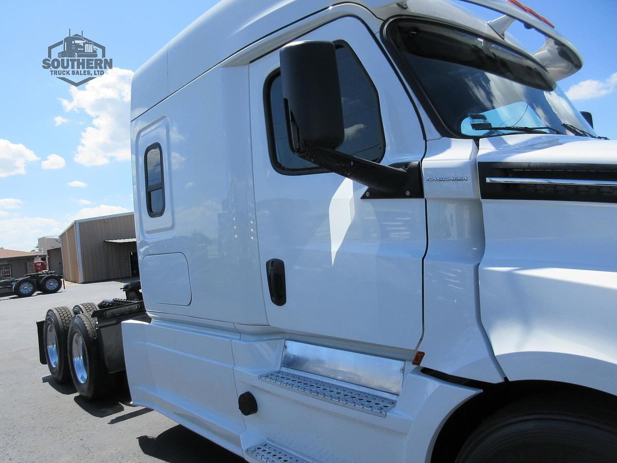Used 2020 FREIGHTLINER CASCADIA 126