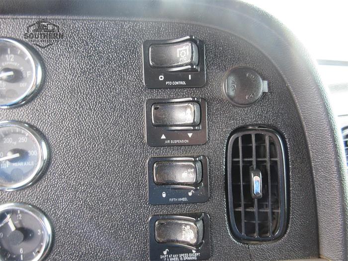 Used 2014 PETERBILT 388