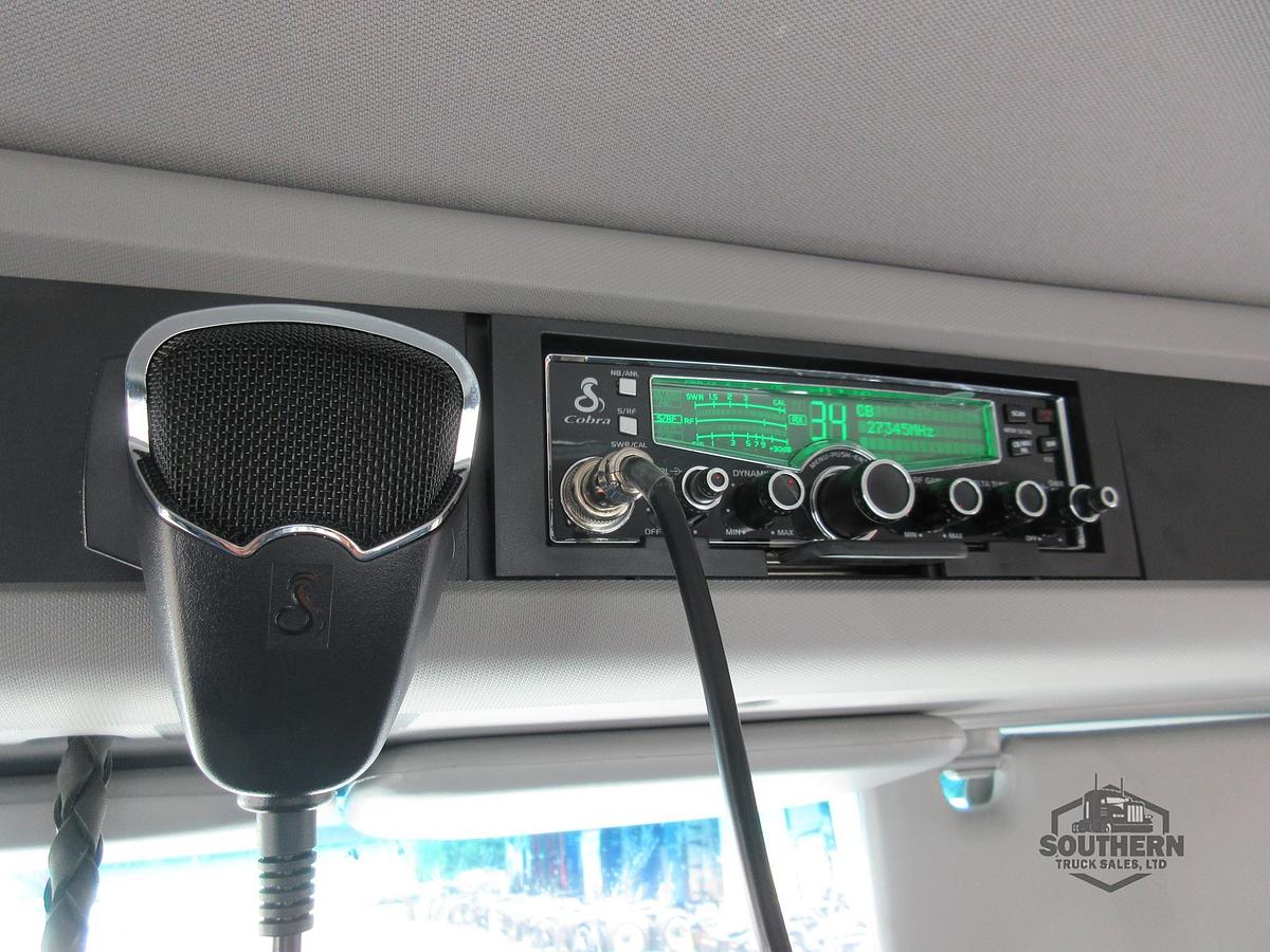 2025 KENWORTH T880