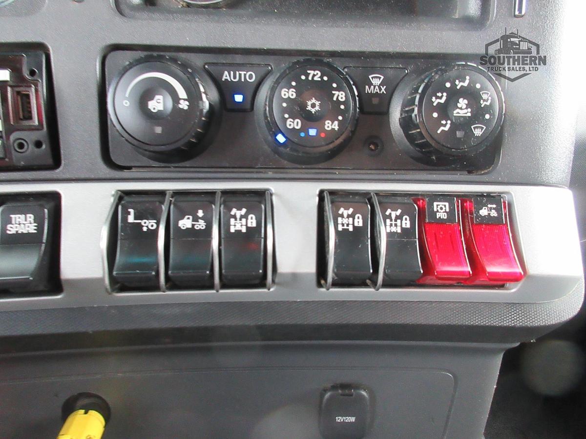 Used 2023 KENWORTH T880