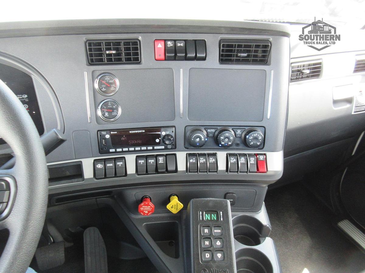 2025 KENWORTH T880