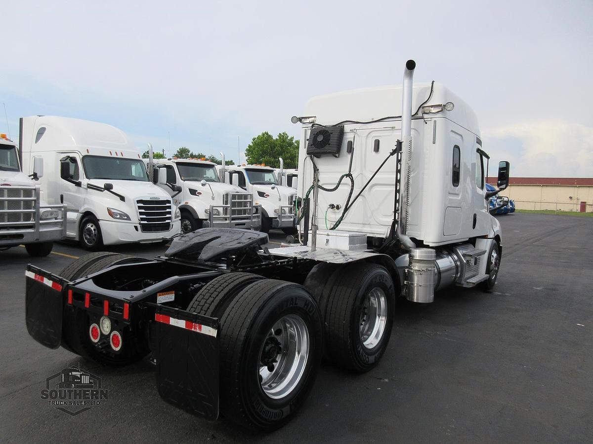 Used 2019 FREIGHTLINER CASCADIA 126