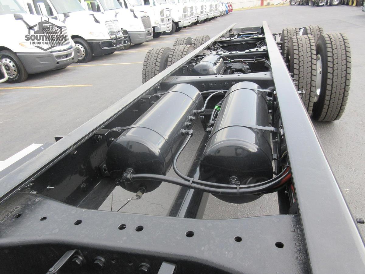 Used 2025 KENWORTH T880