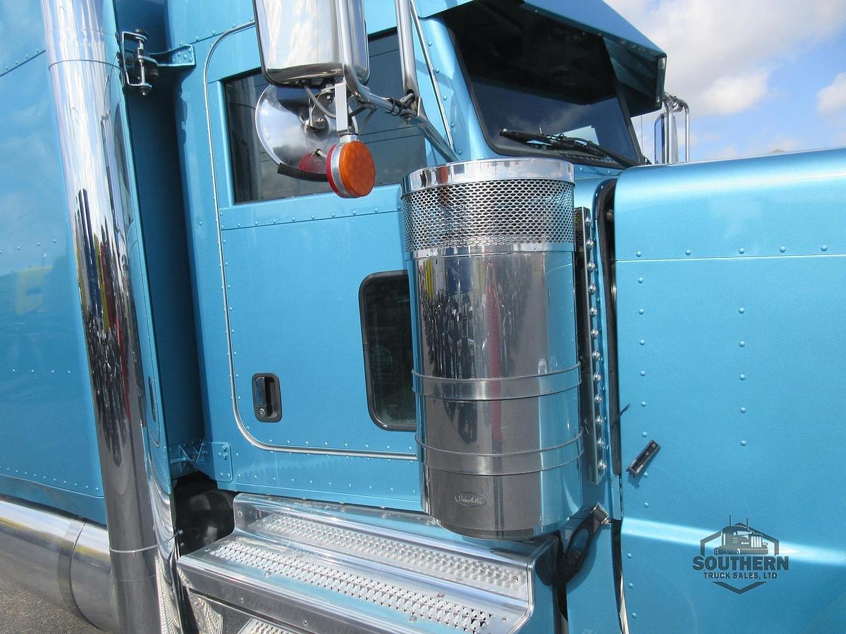 Used 2021 PETERBILT 389