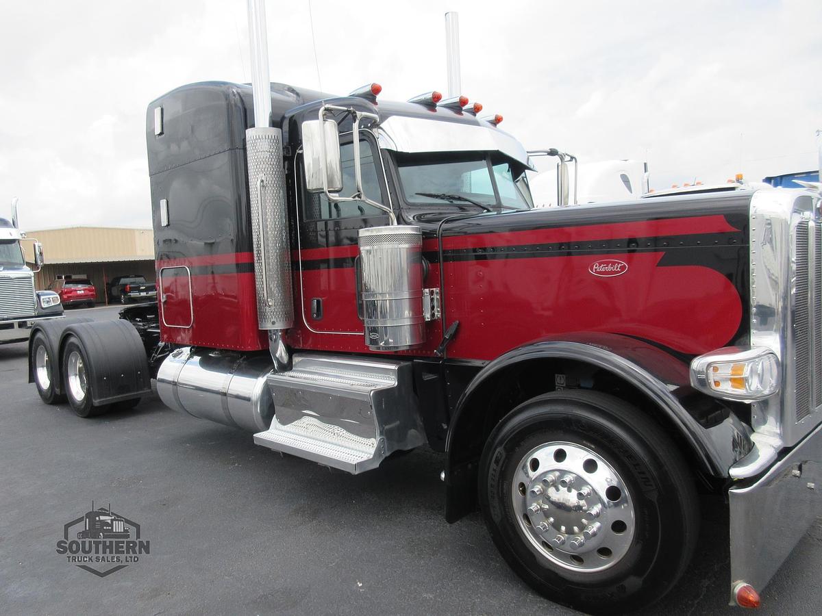 Used 2023 PETERBILT 389
