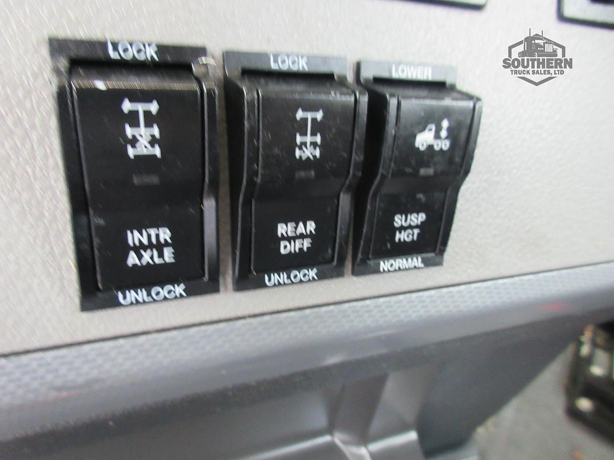 Used 2019 FREIGHTLINER CASCADIA 126