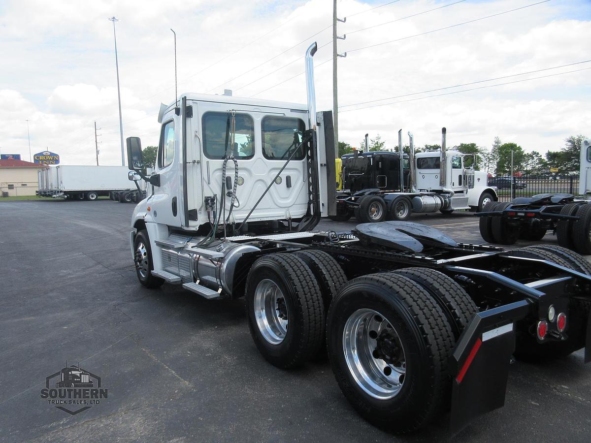 Used 2018 FREIGHTLINER CASCADIA 125