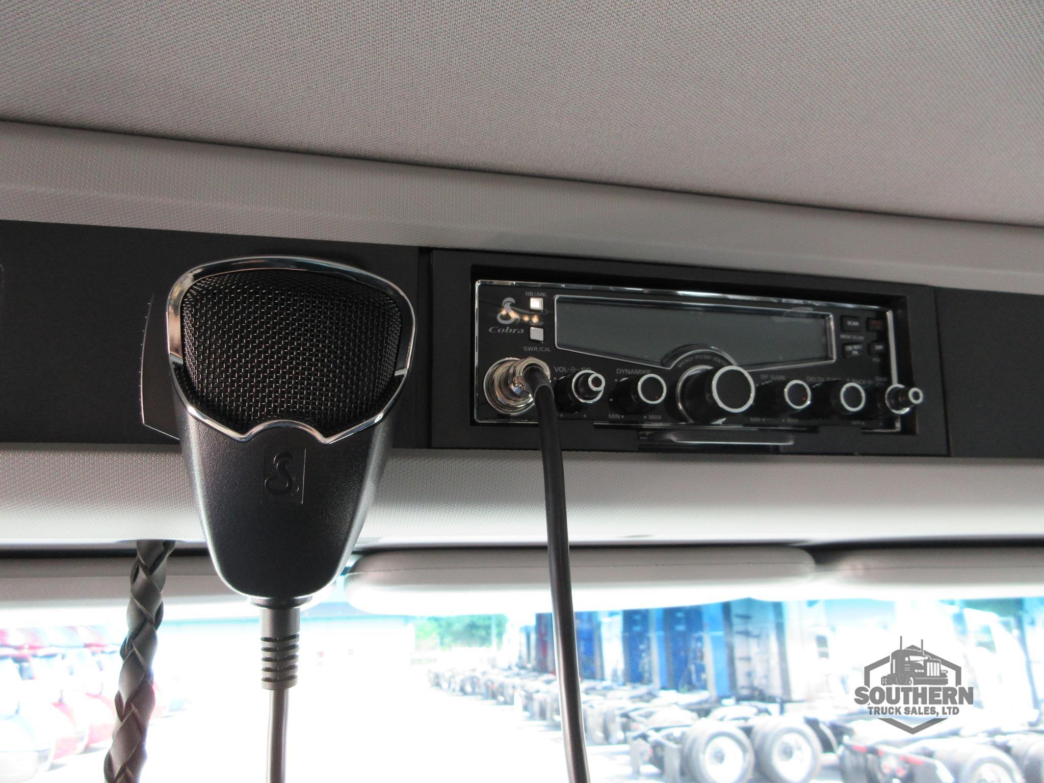 2025 KENWORTH T880