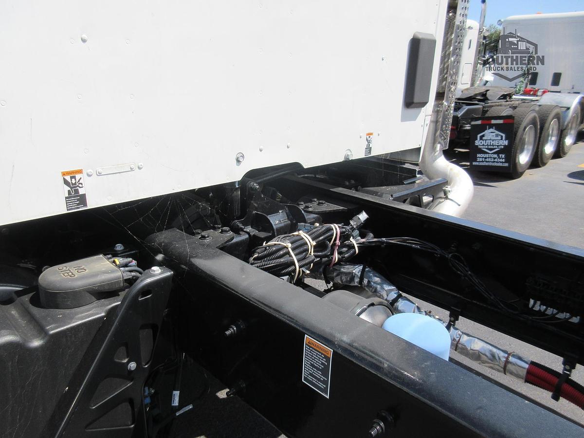 2025 KENWORTH T880