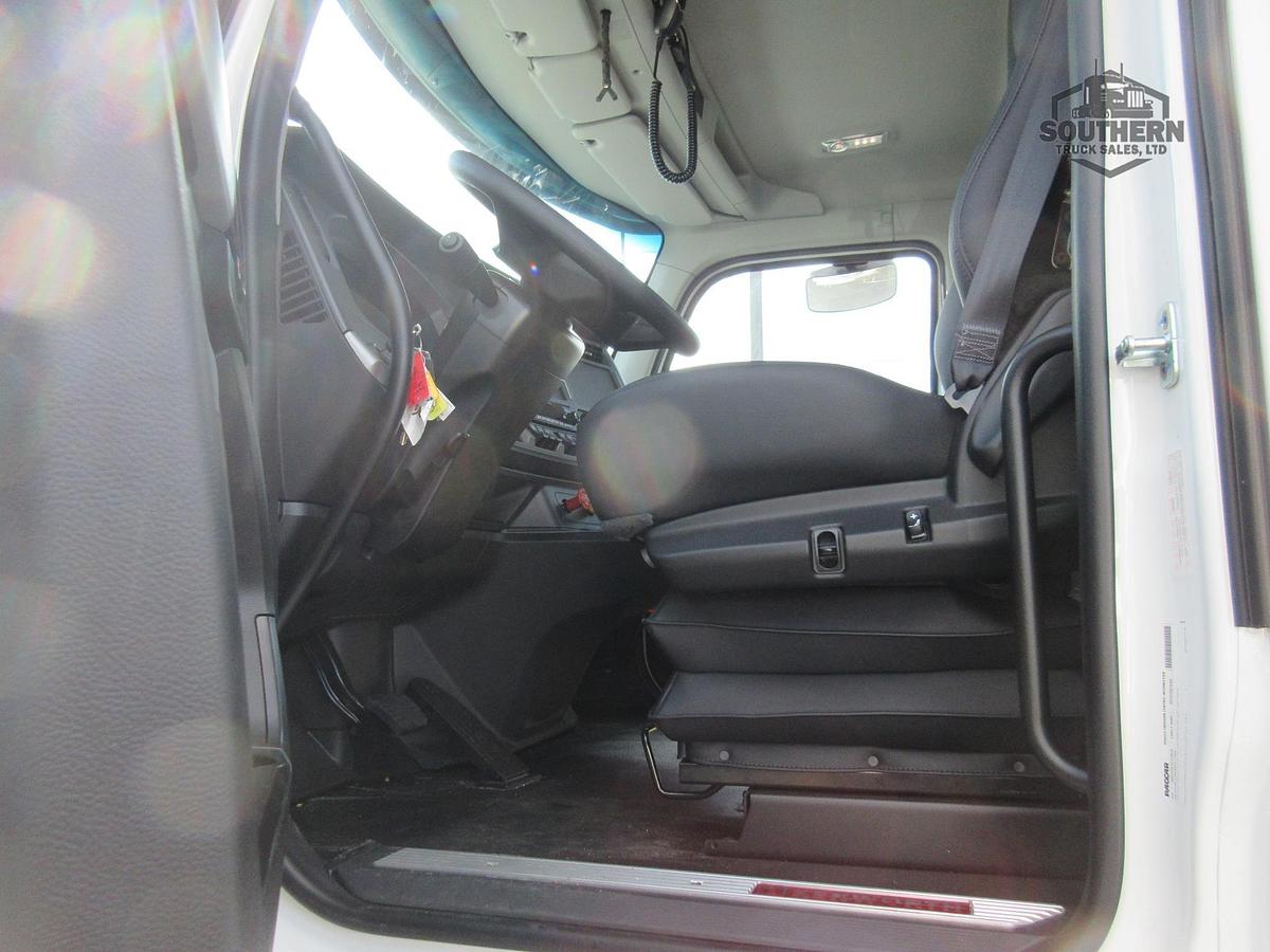 2025 KENWORTH T880