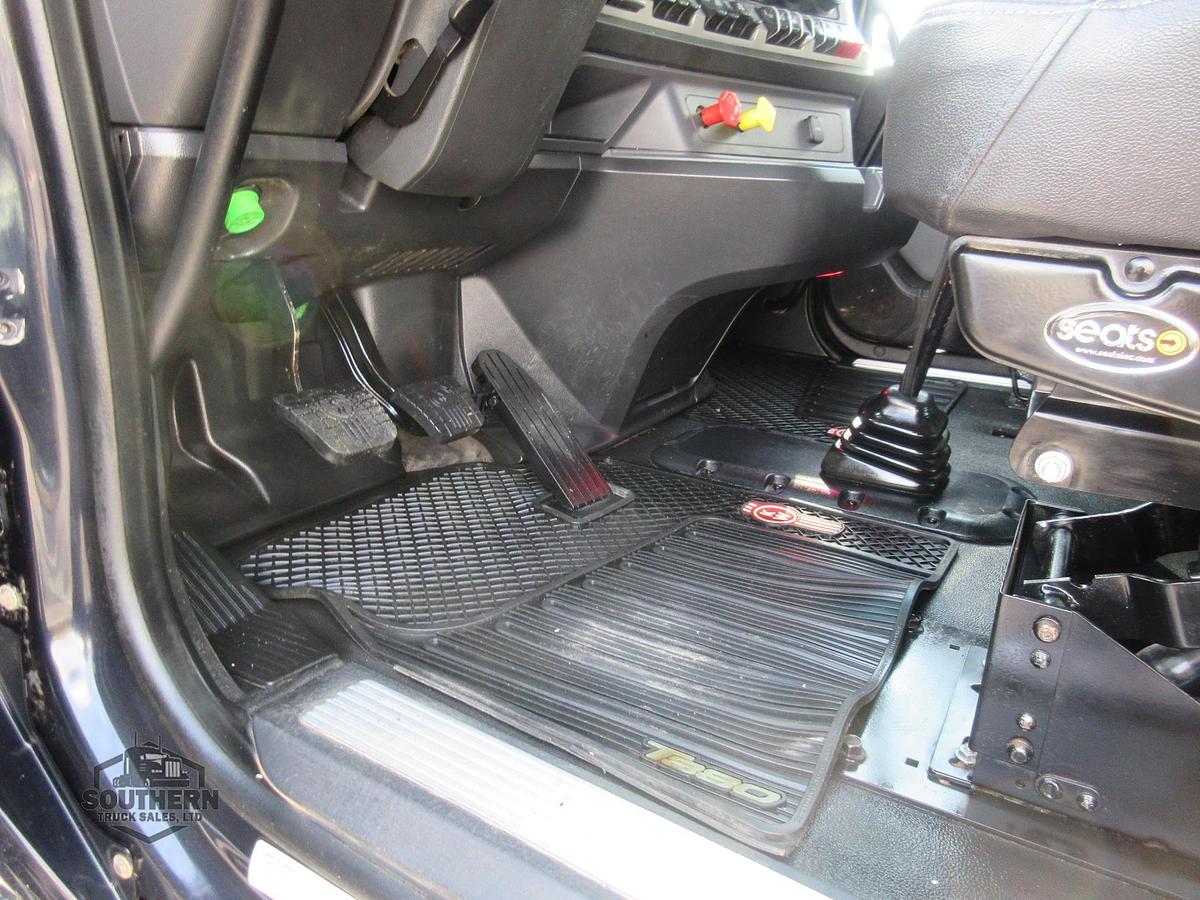 Used 2023 KENWORTH T880