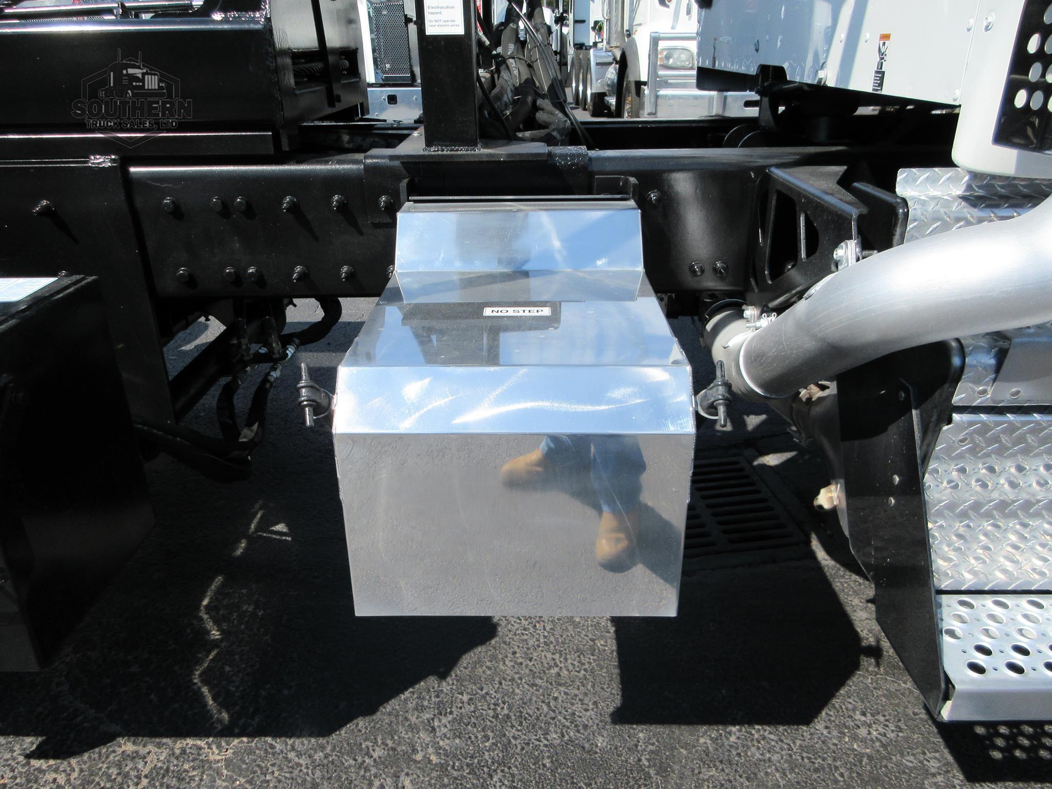 2025 KENWORTH T880