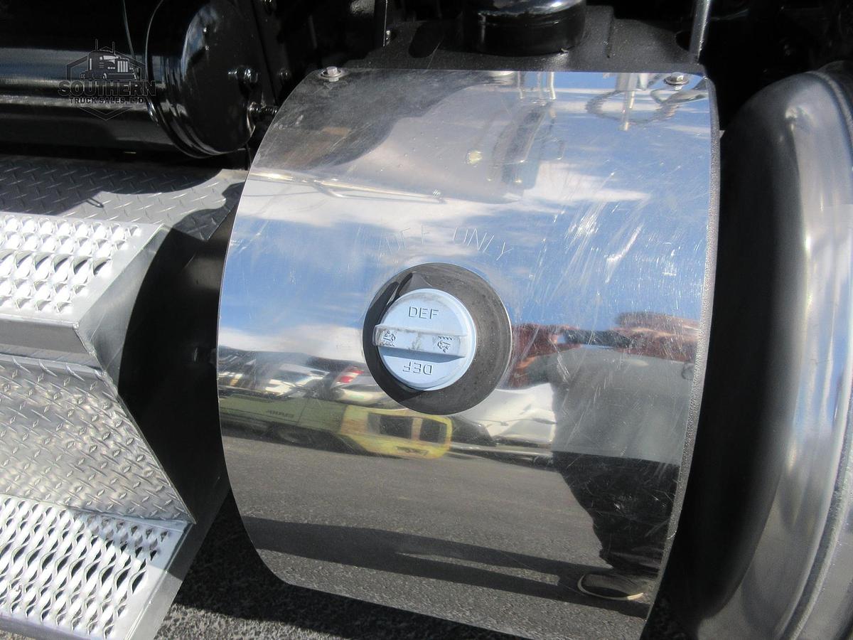 Used 2022 PETERBILT 389