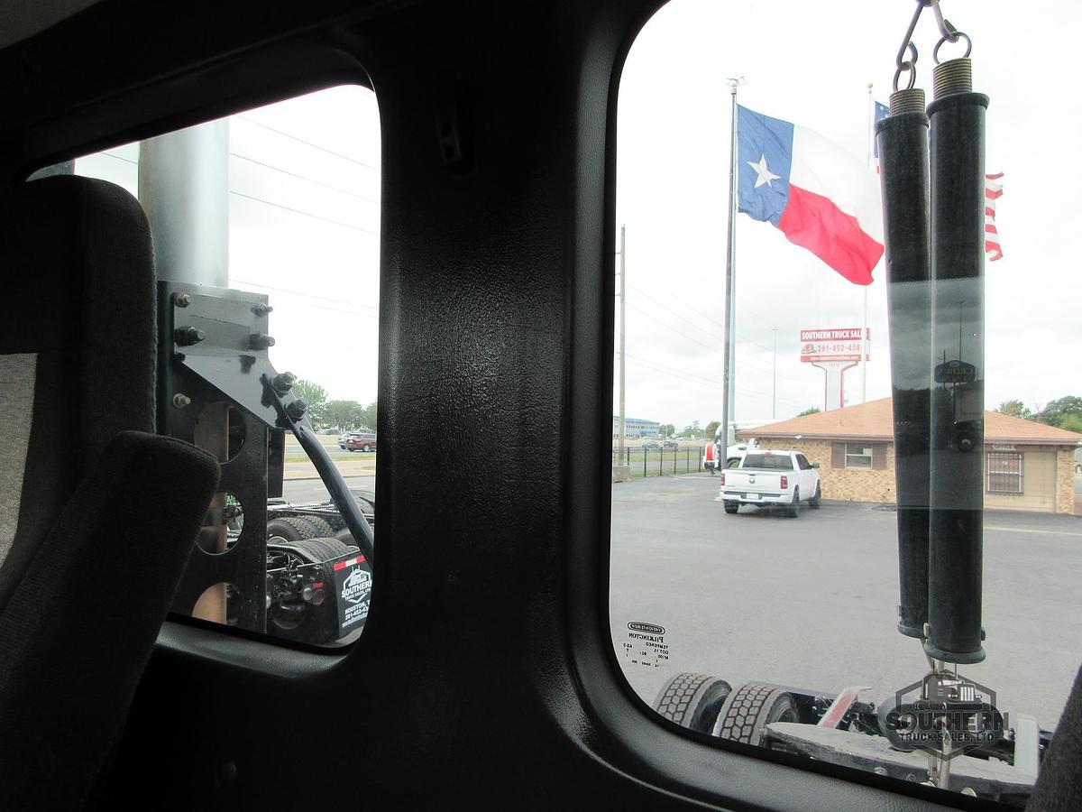 Used 2019 FREIGHTLINER CASCADIA 126