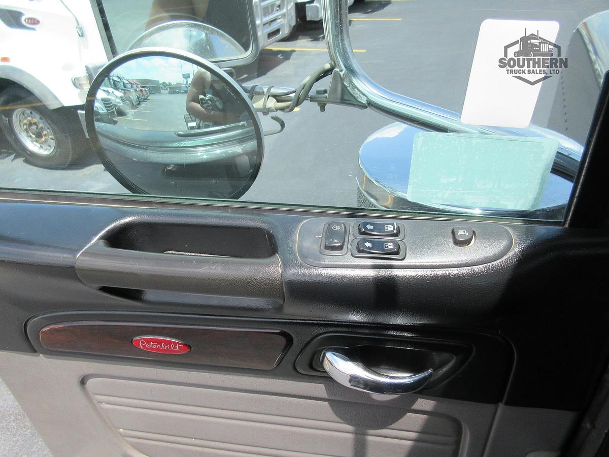 Used 2022 PETERBILT 389