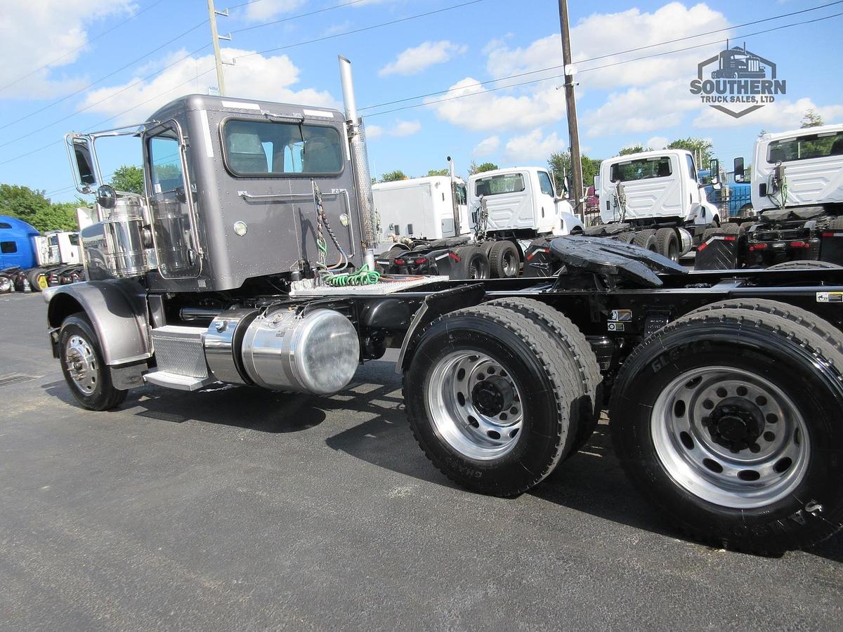 Used 2022 PETERBILT 389