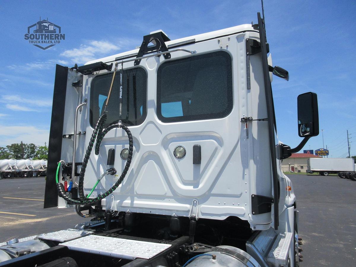 Used 2018 FREIGHTLINER CASCADIA 125