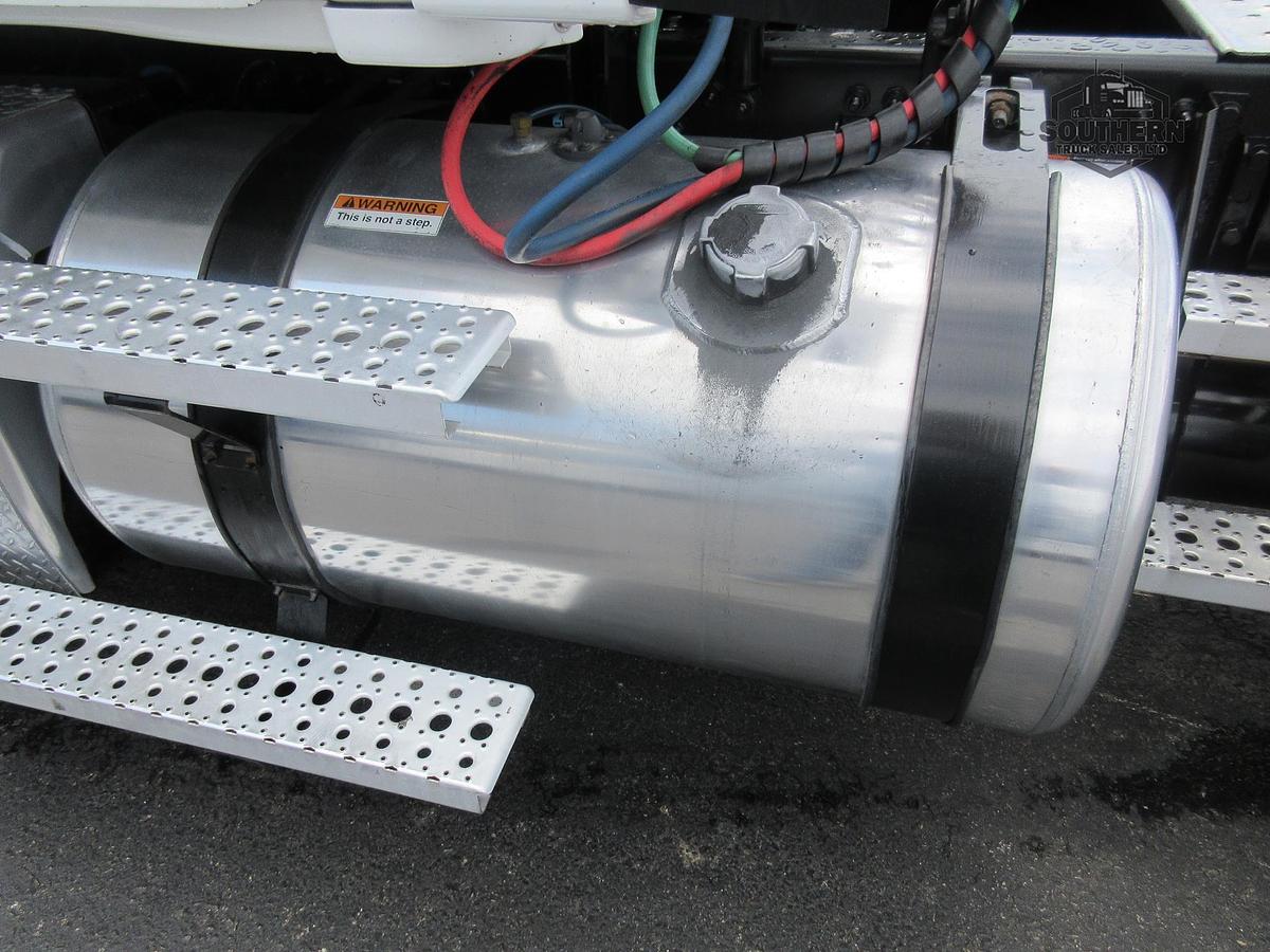 Used 2019 FREIGHTLINER CASCADIA 126