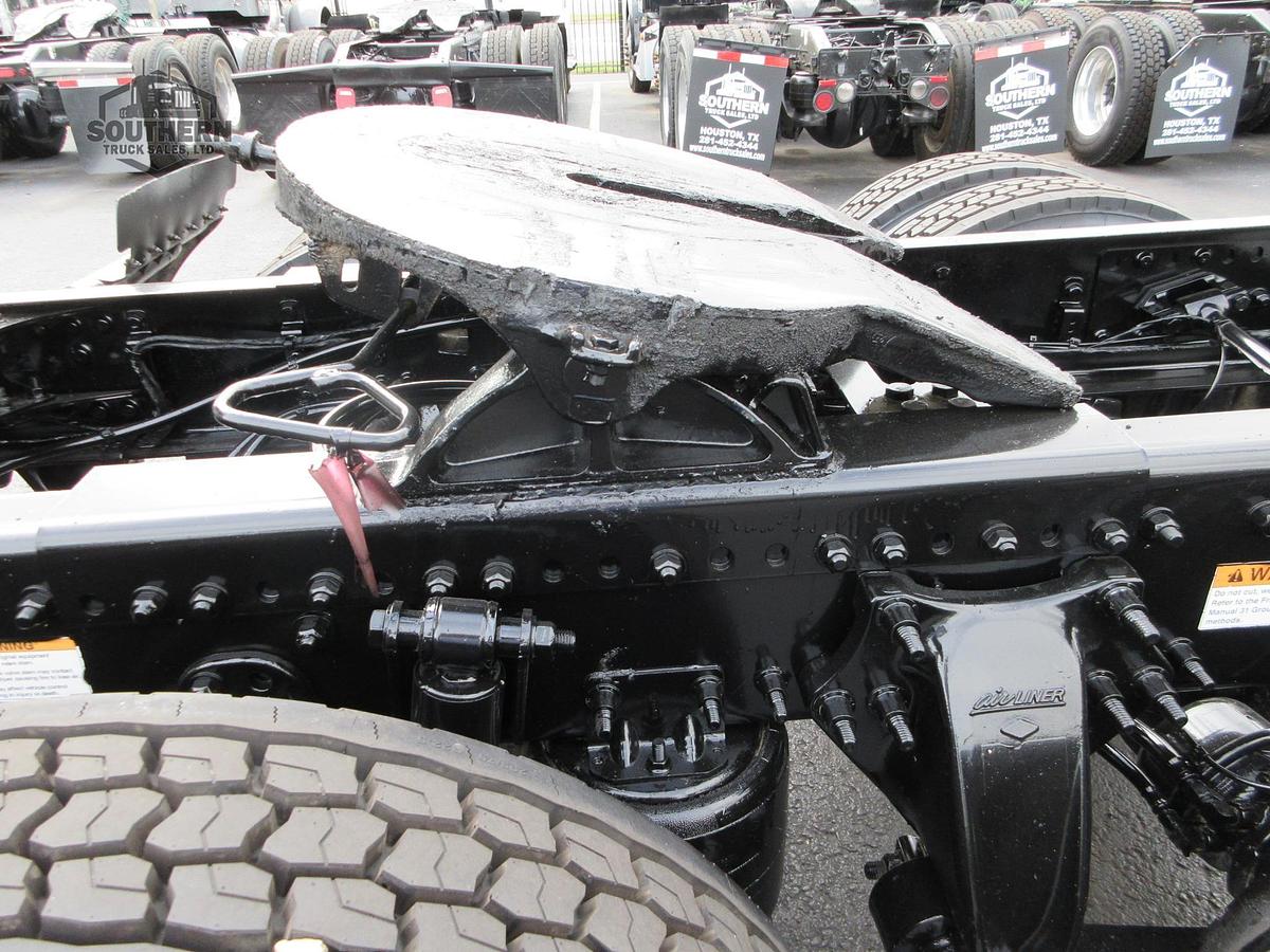Used 2019 FREIGHTLINER CASCADIA 126