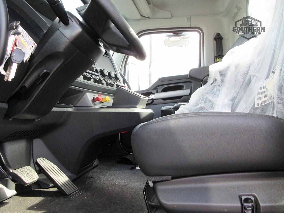 2025 KENWORTH T880