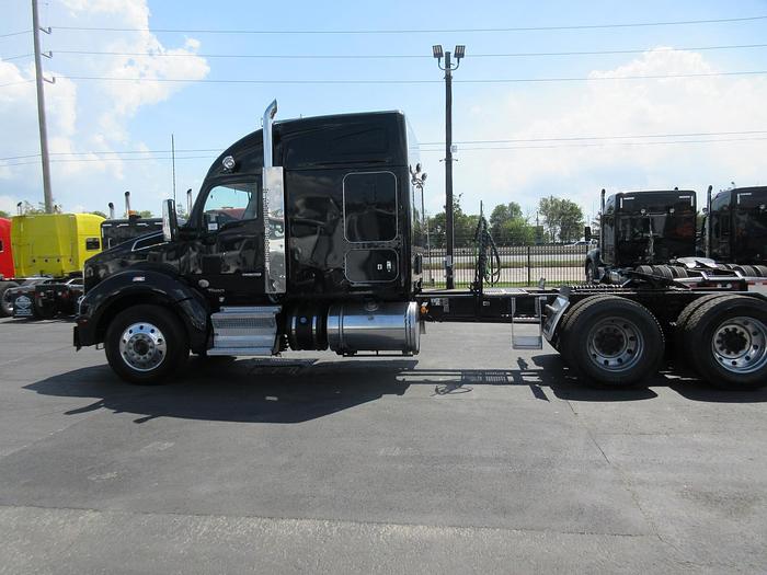 Used 2021 KENWORTH T880