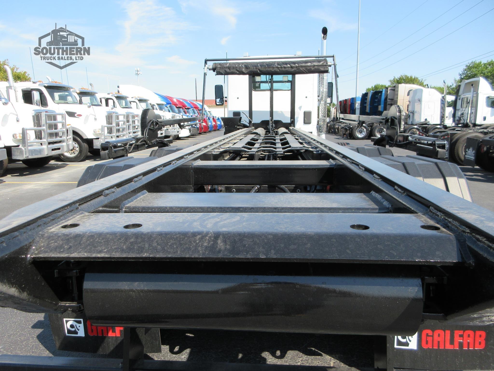 2025 KENWORTH T880