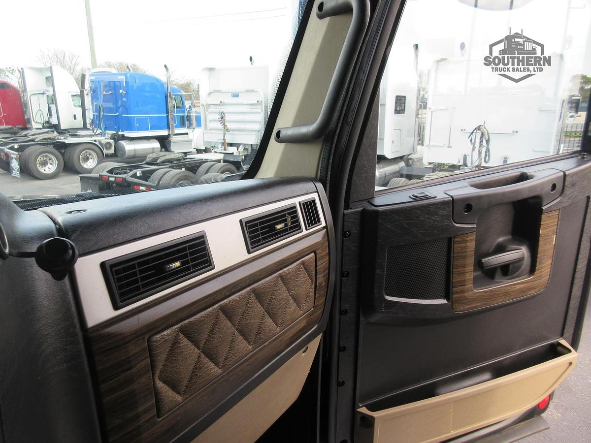 Used 2021 FREIGHTLINER CORONADO 122 SD