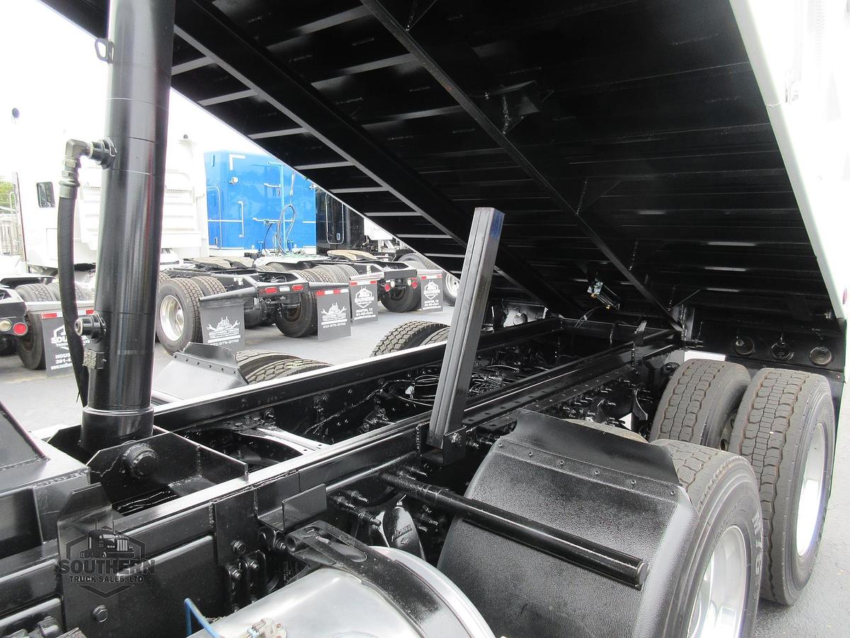 Used 2019 FREIGHTLINER CASCADIA 126