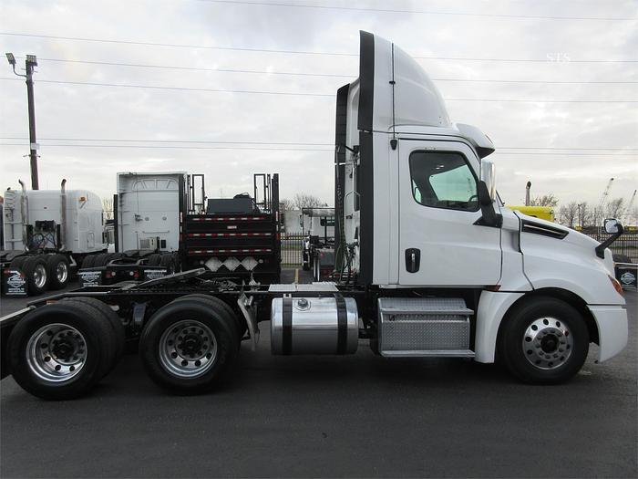 Used 2019 FREIGHTLINER CASCADIA 126
